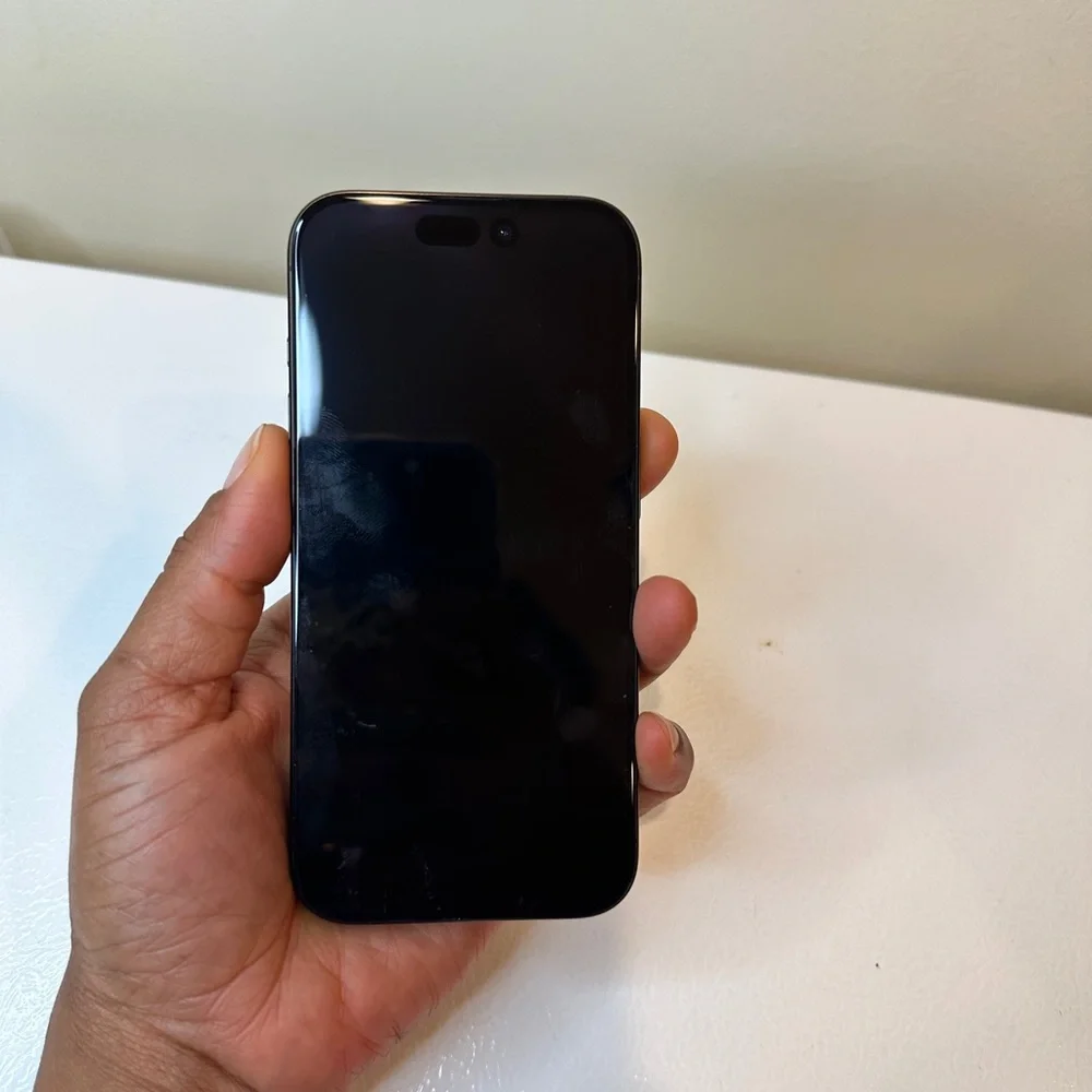 Apple iPhone in Black iPhone 15 pro 128gb